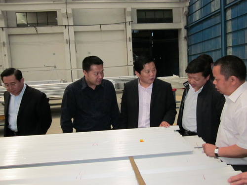 “五一”节，，，，，，，沛县县长等向导到我德赢VWIN江苏分厂慰问一线员工