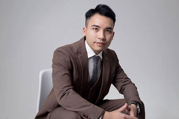 本期嘉宾，，，，，，，，德赢VWIN总司理潘树华